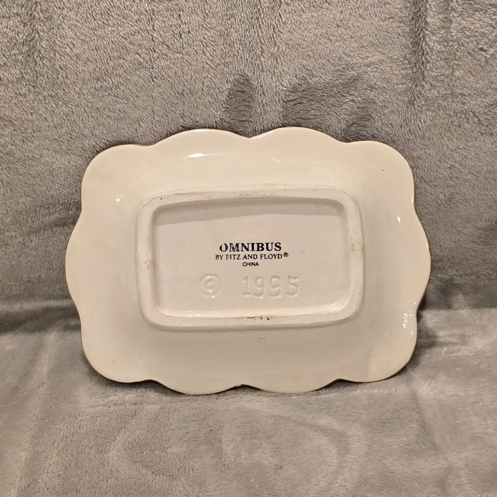 Vintage 1995 Omnibus by Fitz and Floyd Purple Basketweave Scalloped Soap Dish